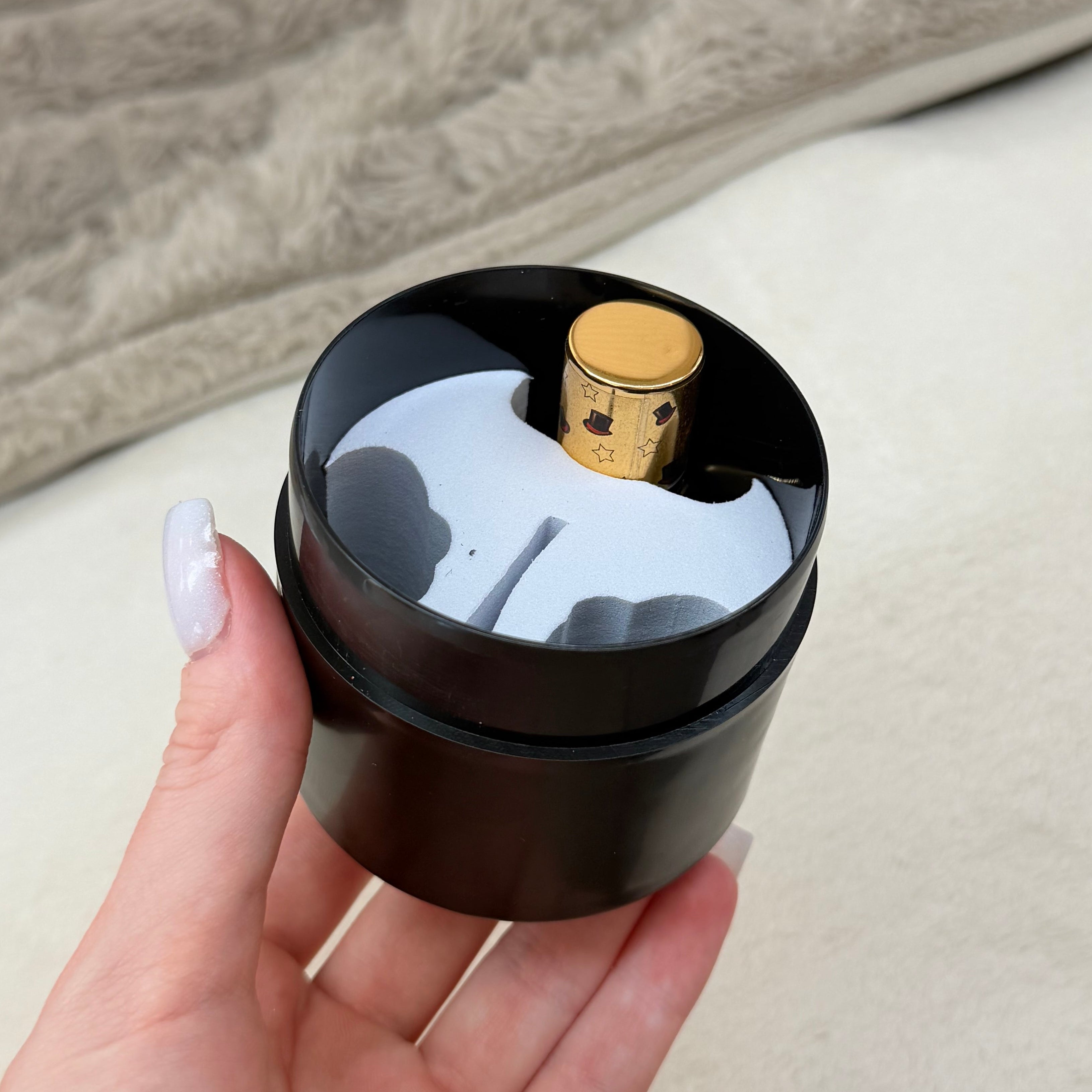 Airtight Glue shuttle