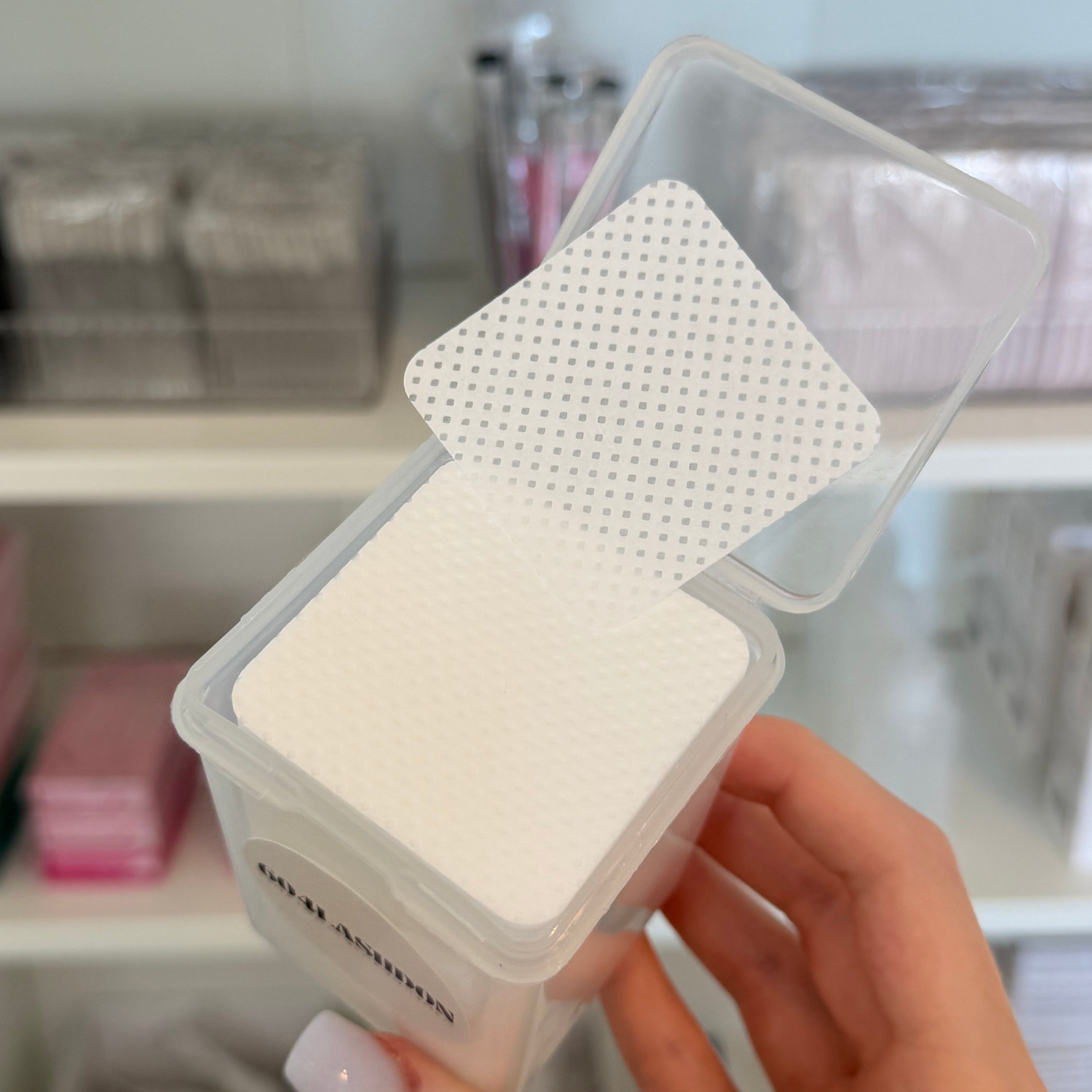 Lint free nozzle wipes