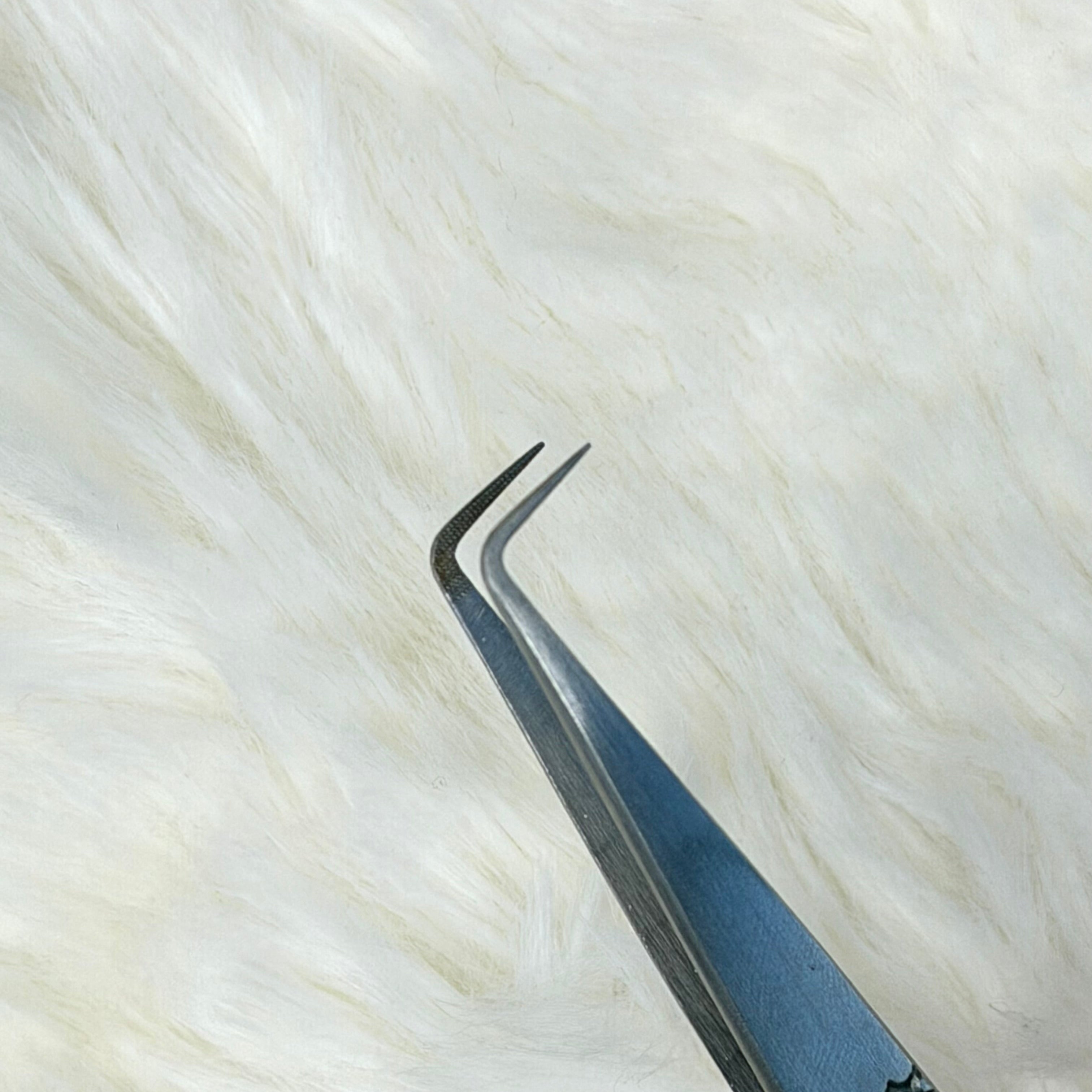 Magic Mini ~ Fibre Tip 90º Tweezer